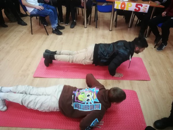 Осмокласниците в ПГ “Иван Хаджиенов“ премериха сили в Антична олимпиада