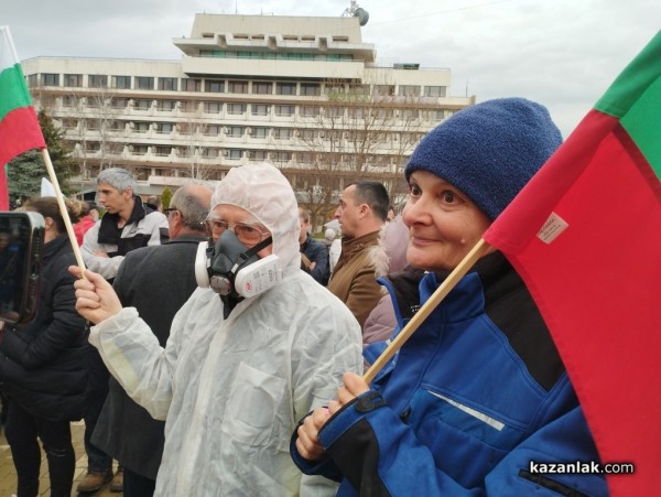 Протестиращите: Химическото производство на Кастамону няма място там, от където идва водата на Казанлък