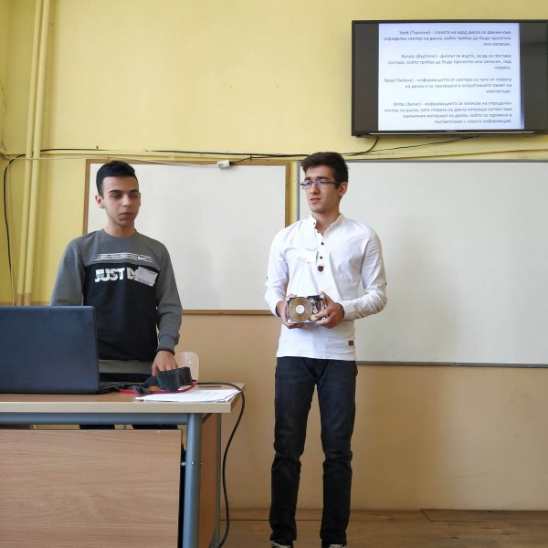 Представиха първата специалност “Компютърна техника и технологии“ през месеца на професиите в Механото 