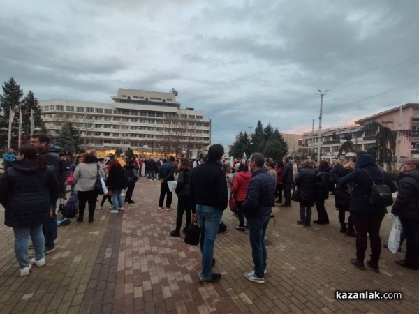Протестиращите: Химическото производство на Кастамону няма място там, от където идва водата на Казанлък