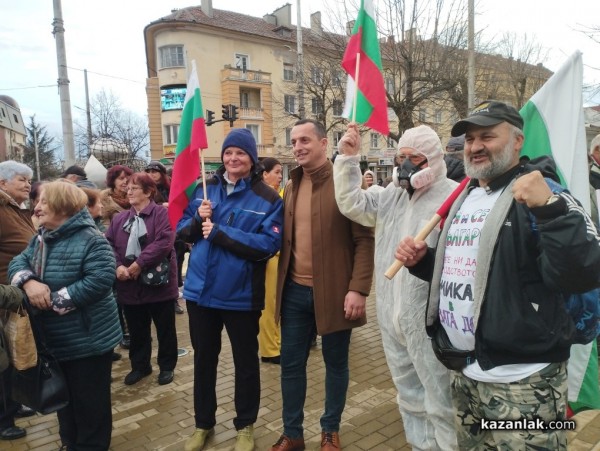 Протестиращите: Химическото производство на Кастамону няма място там, от където идва водата на Казанлък