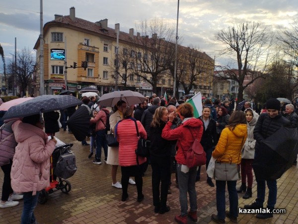 Протестиращите: Химическото производство на Кастамону няма място там, от където идва водата на Казанлък
