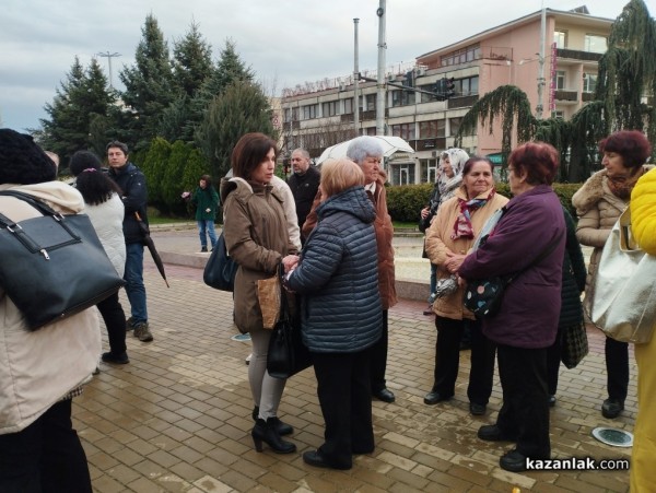 Протестиращите: Химическото производство на Кастамону няма място там, от където идва водата на Казанлък