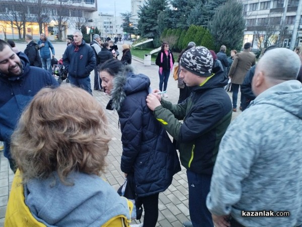 Протестиращите: Химическото производство на Кастамону няма място там, от където идва водата на Казанлък