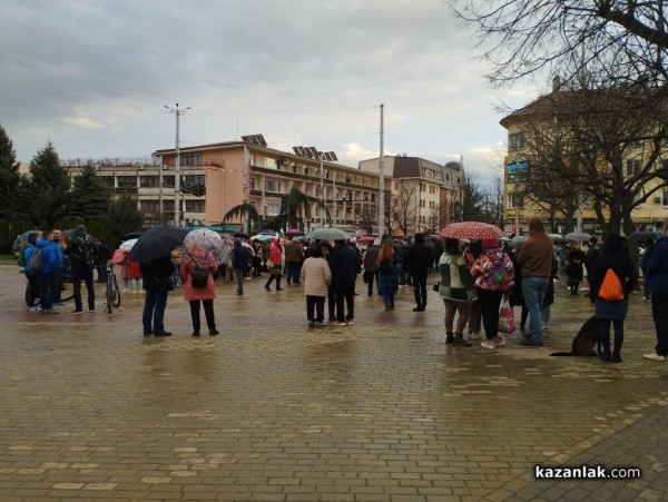 Протестиращите: Химическото производство на Кастамону няма място там, от където идва водата на Казанлък