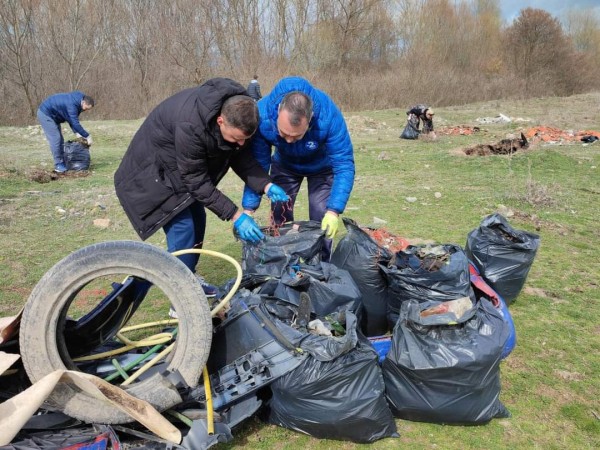 Кандидат-депутатите от ГЕРБ-Казанлък: Опазването на околната среда започва от съзнанието на всеки един от нас