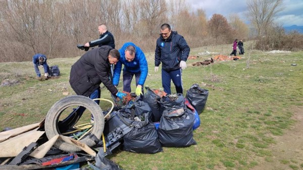Кандидат-депутатите от ГЕРБ-Казанлък: Опазването на околната среда започва от съзнанието на всеки един от нас