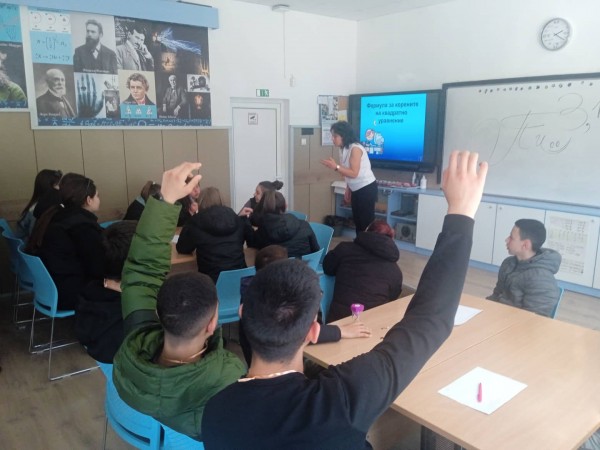 Денят на числото π (3,14) отбелязаха в ПГЛПТ с математическо състезание