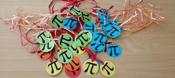 Денят на числото π (3,14) отбелязаха в ПГЛПТ с математическо състезание