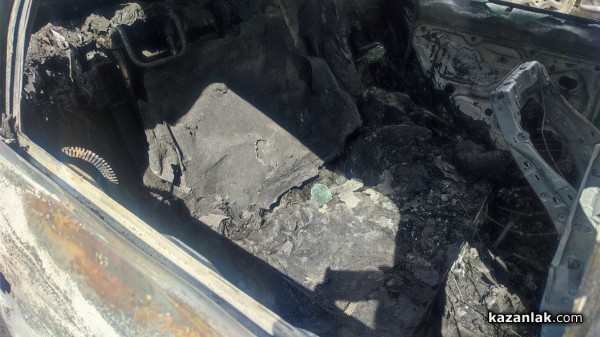 Автомобил изгоря на паркинга на Lidl 