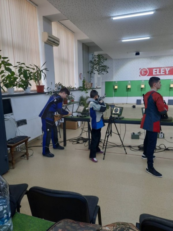 Отборът на дамите от клуб “Севтополис“ спечели бронзов медал на Държавното по спортна стрелба в Търговище