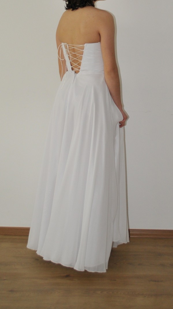 За поредна година абитуриенти в нужда могат да получат тоалет безплатно и анонимно