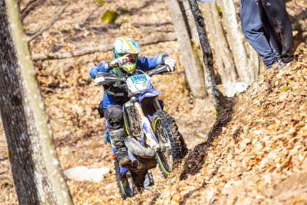 Син и баща Синеви спечелиха второ и трето място в Балканския ендуро шампионат