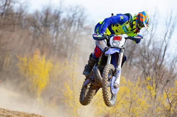 Син и баща Синеви спечелиха второ и трето място в Балканския ендуро шампионат