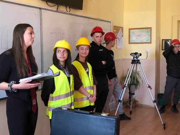 Представиха атрактивно най-младата специалност в ПГ “Иван Хаджиенов“