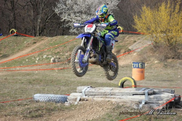 Син и баща Синеви спечелиха второ и трето място в Балканския ендуро шампионат