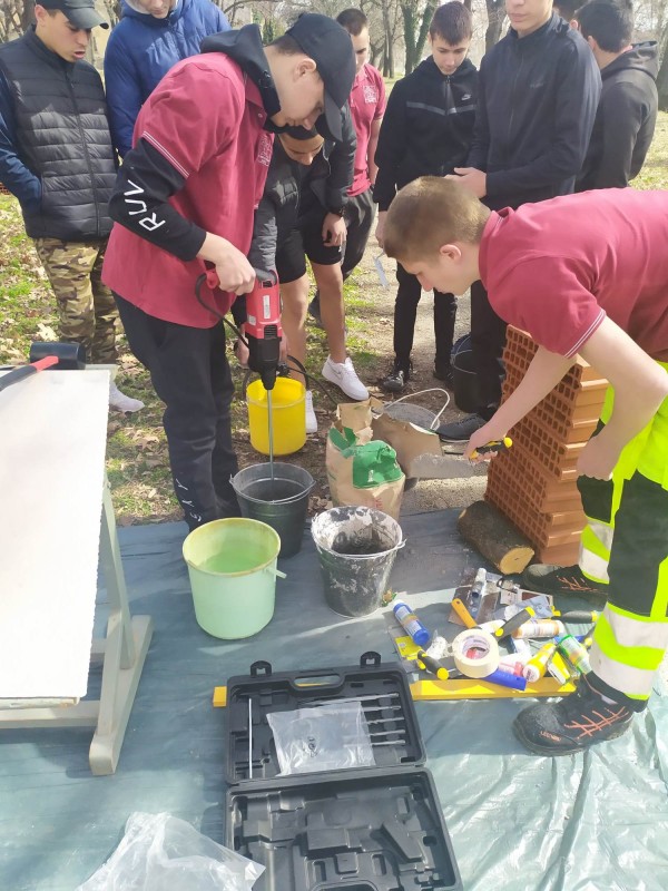 Представиха атрактивно най-младата специалност в ПГ “Иван Хаджиенов“