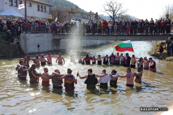 Над 1000 кукери от различни краища на страната идват за „Старци в Турия” тази събота 