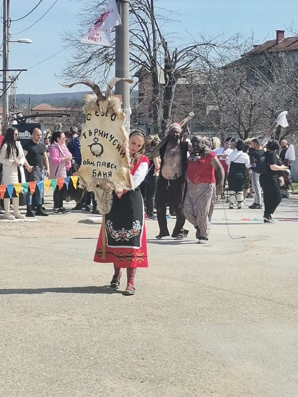 Над 30 кукерски състава от цялата страна участваха в националния фестивал  „Старци в Турия”