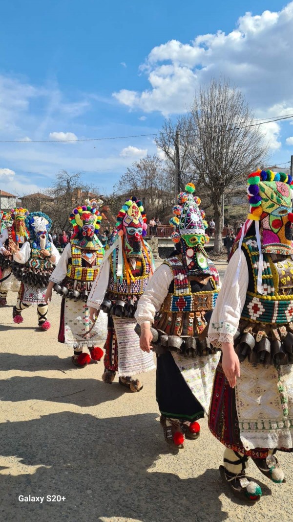 Над 30 кукерски състава от цялата страна участваха в националния фестивал  „Старци в Турия”