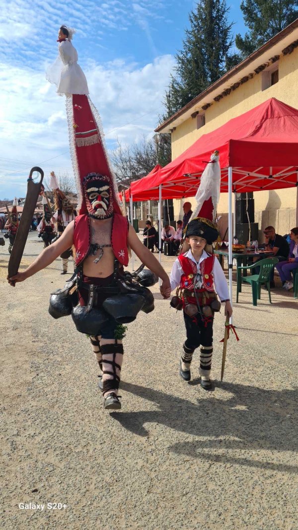 Над 30 кукерски състава от цялата страна участваха в националния фестивал  „Старци в Турия”