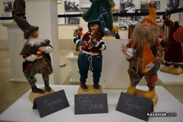 Куклите на Шенгюл Ахмедова изпъстриха музей „Чудомир“ 