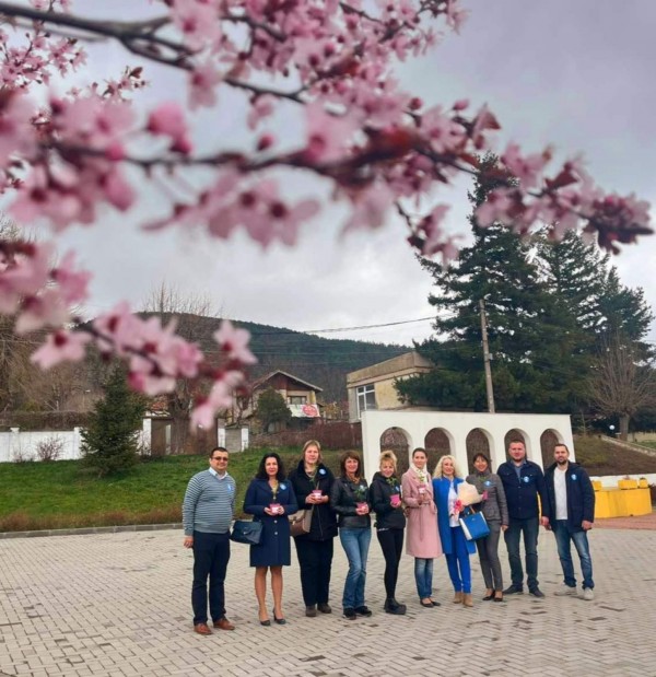 Роза Дамасцена садиха в Шипка в подкрепа на българския символ