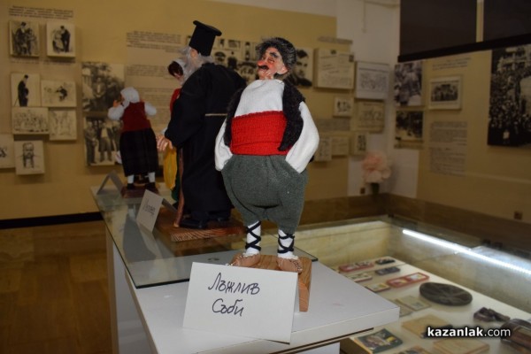 Куклите на Шенгюл Ахмедова изпъстриха музей „Чудомир“ 