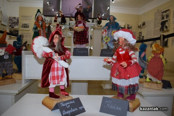 Куклите на Шенгюл Ахмедова изпъстриха музей „Чудомир“ 