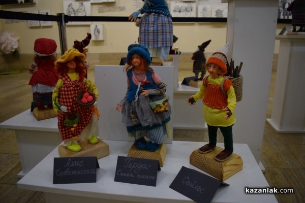 Куклите на Шенгюл Ахмедова изпъстриха музей „Чудомир“ 