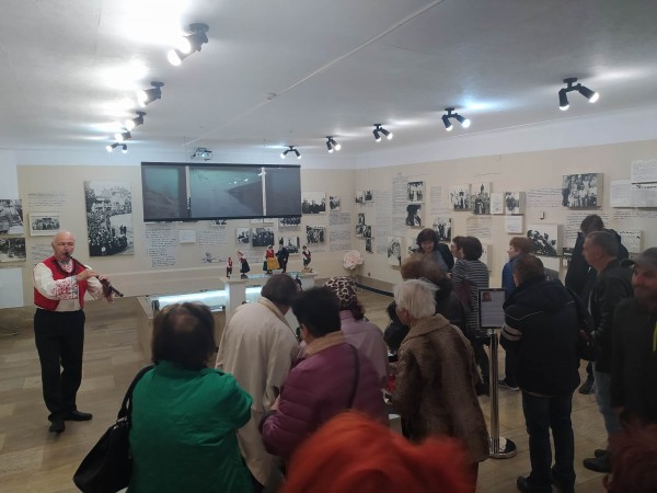 Куклите на Шенгюл Ахмедова изпъстриха музей „Чудомир“ 