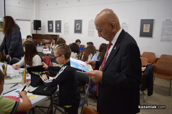 Малки художници рисуваха карикатури за шести път в традиционното издание на „Училище за карикатура“ 