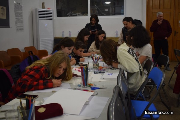 Малки художници рисуваха карикатури за шести път в традиционното издание на „Училище за карикатура“ 