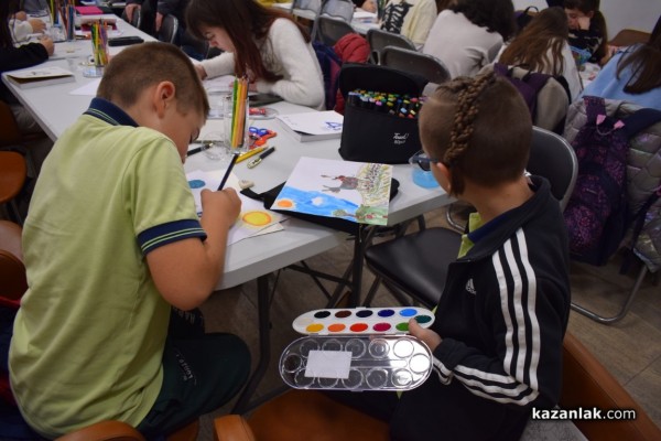 Малки художници рисуваха карикатури за шести път в традиционното издание на „Училище за карикатура“ 