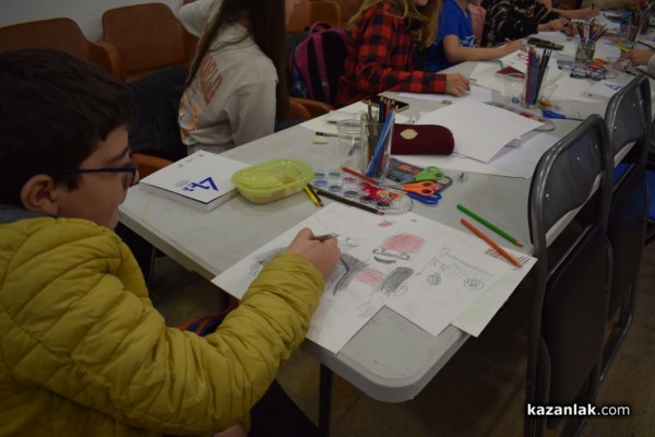 Малки художници рисуваха карикатури за шести път в традиционното издание на „Училище за карикатура“ 