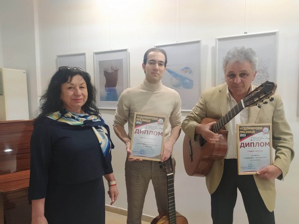 Карикатури на световно известни имена гостуват в Казанлък