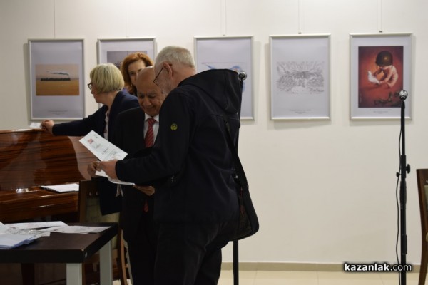 Карикатури на световно известни имена гостуват в Казанлък