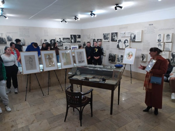 Младежи от Казанлък се включиха в творческата работилница “Вдъхновени от Чудомир”