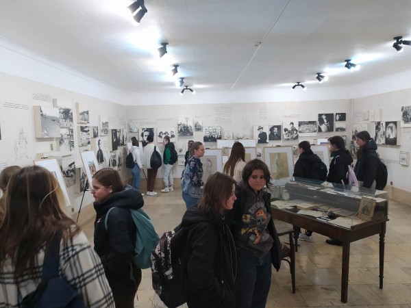 Младежи от Казанлък се включиха в творческата работилница “Вдъхновени от Чудомир”