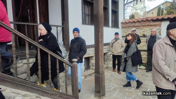 Над 30 творби, разделени в четири артистични пространства, показва новата експозиция на Дечко Узунов