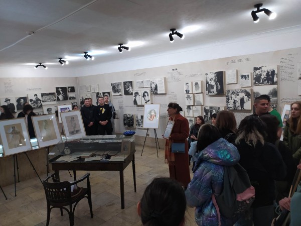 Младежи от Казанлък се включиха в творческата работилница “Вдъхновени от Чудомир”