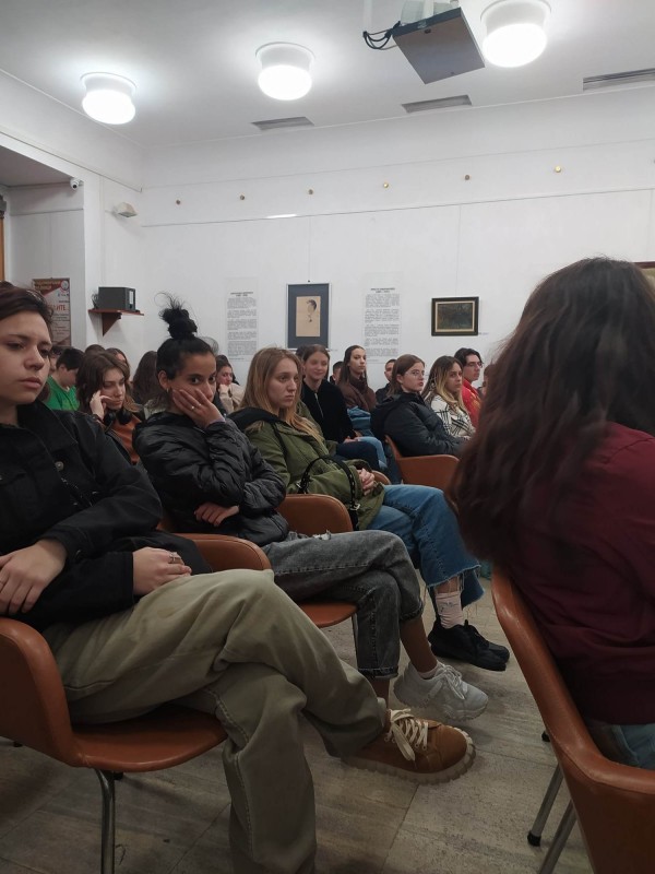 Младежи от Казанлък се включиха в творческата работилница “Вдъхновени от Чудомир”