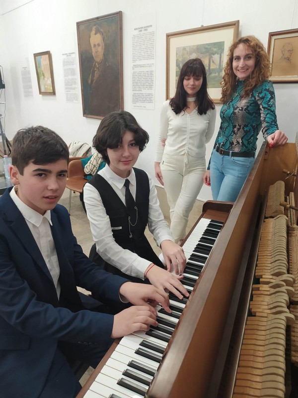 Младежи от Казанлък се включиха в творческата работилница “Вдъхновени от Чудомир”