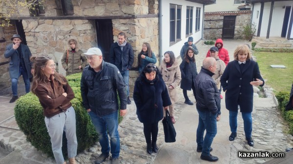 Над 30 творби, разделени в четири артистични пространства, показва новата експозиция на Дечко Узунов