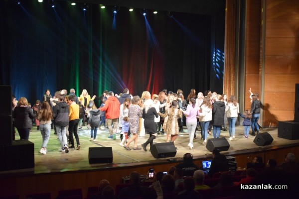 Деси Добрева, милион детски усмивки и литературна премиера беляза петия ден от дните посветени на Чудомир