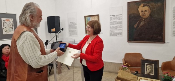 Признателност от кмета Галина Стоянова за дългогодишната работа на редколегията на списание “Кула“