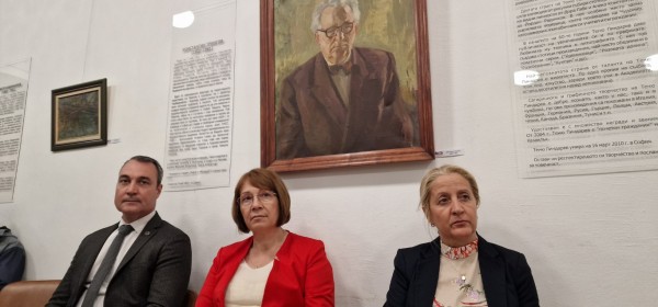 Признателност от кмета Галина Стоянова за дългогодишната работа на редколегията на списание “Кула“