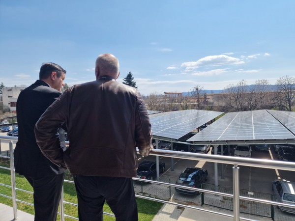 Служебният министър на икономиката Никола Стоянов посети Казанлък по покана на кмета Галина Стоянова