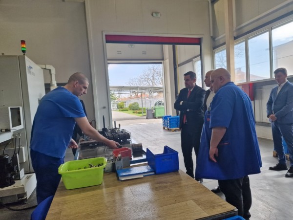 Служебният министър на икономиката Никола Стоянов посети Казанлък по покана на кмета Галина Стоянова