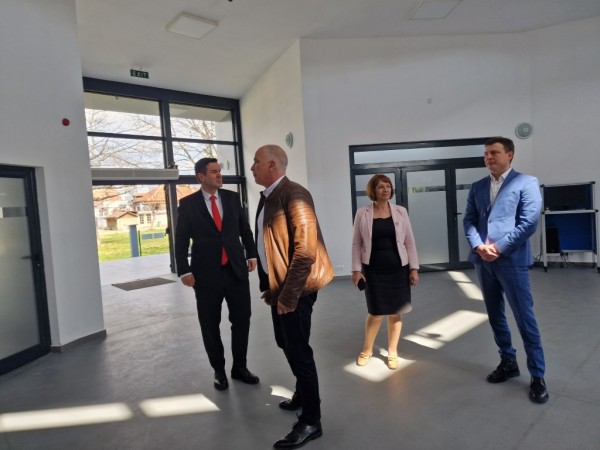 Служебният министър на икономиката Никола Стоянов посети Казанлък по покана на кмета Галина Стоянова